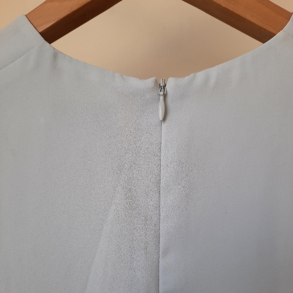 Babaton baby blue sleeveless blouse (M) - Picture 4 of 7